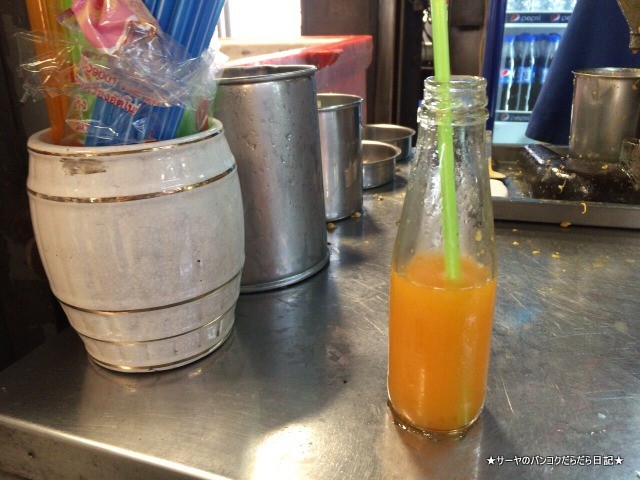 美味しいオレンジジュース屋 ルークソム orange juice