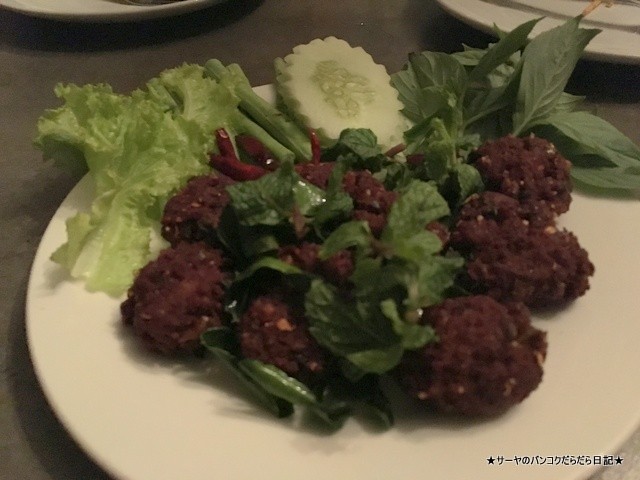ラーンロムチョムルーイ 夜遊び (1)