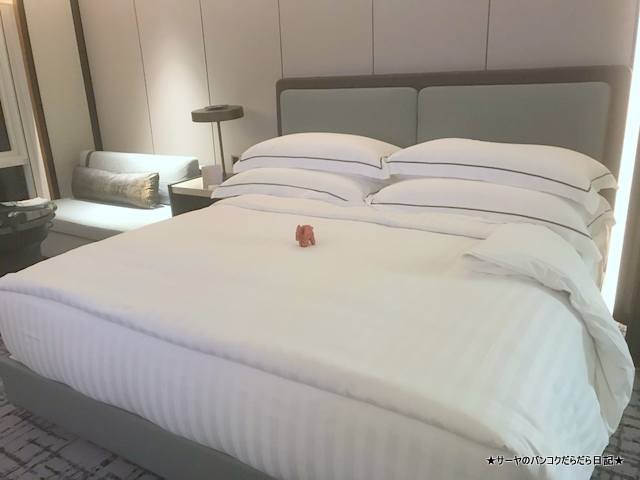 Conrad Bangkok コンラッド バンコク ホテル PREMIUM KING (3)