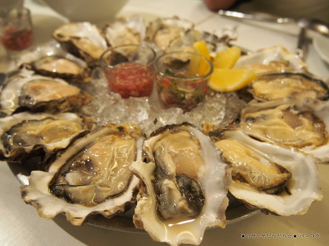 OYSTER BAR Narathiwas soi 24 バンコク