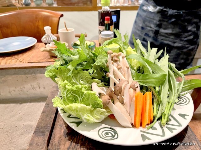 near equal ニアイコール ムーカタ タイ料理 野菜
