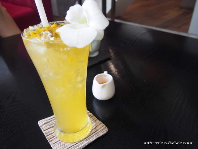 Issaya La Patisserie Emquartier
