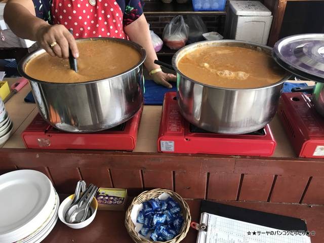 Khun Bi Khanom Chin Sot カノムジーン タイ料理 行列 大人気 (3)