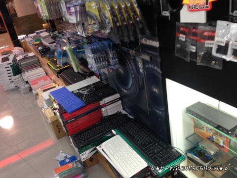 M.IT Accessories at ゲートウェイエカマイ