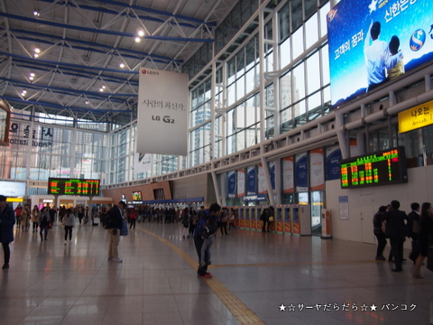 ソウル駅 スーパーマーケット ロッカー スーツケース 韓国