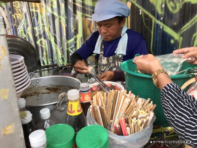 クイッティアオガイ Sukhumvit Soi22 おじさん