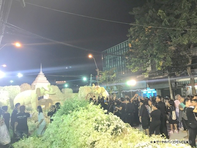 Floral display for King Bhumibol at the Flower Market (6)