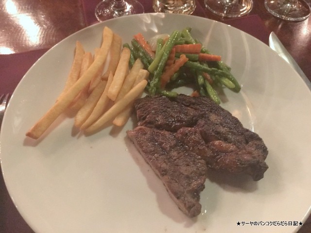 NEIL'S TAVERN ニールの食堂 ステーキ バンコク
