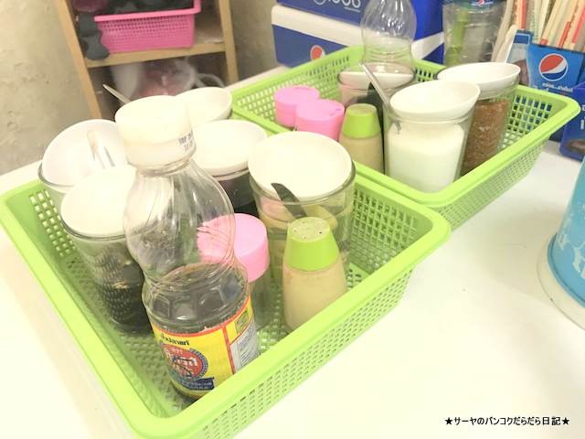 petyang vathikorn ペットヤーン バミー あんかけ タイ食堂 (2)