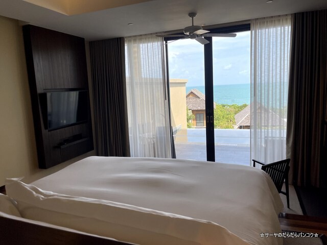 Grand Pool Suite, 1 Bedroom Suite 1 King, Sofa (2)