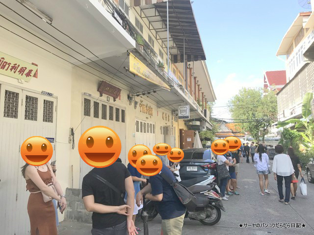Blue Whale Cafe バンコク 青いラテ 流行 バンコク 人気