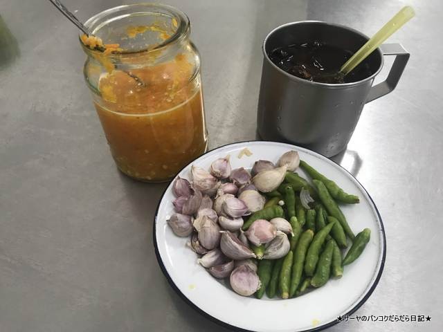Khao Kha Mu Nai Kuang カオカオムー タイ料理 B級 (2)
