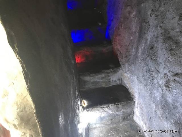 シヴァ寺にあるシヴァ神の像 shivoham shiva temple (13)
