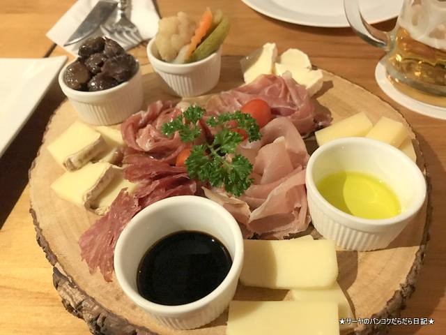 Alexander's German Eatery ドイツ料理 バンコク エカマイ (6)