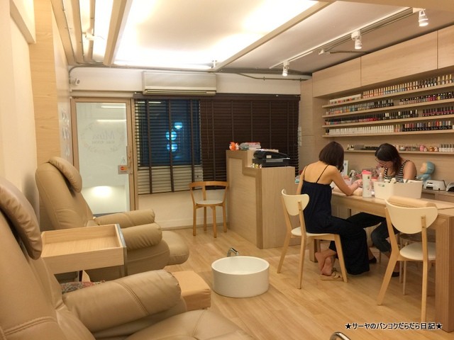ミーナネイル mina nail バンコク プロンポーン