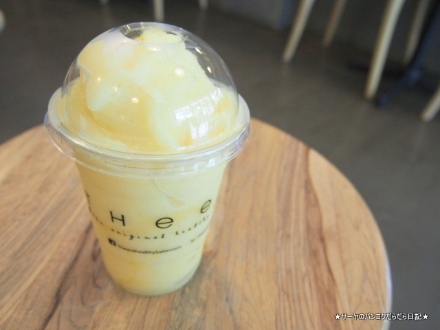 Theera : The Original Healthy Bake Room バンコク カフェ