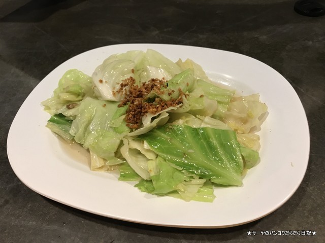 ラチャダー ナイトマーケット 美味しい キャベツ炒め タイ料理