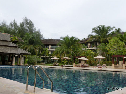 Le Meridien Khao Lak Beach & Spa Resort  2