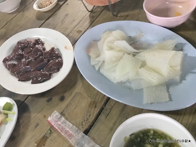 生肉 生レバー プラカノン バンコク 屋台 (9)