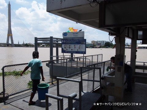 ターウェー 船着き場 バンコク 船 チャオプラヤー川 サーヤ