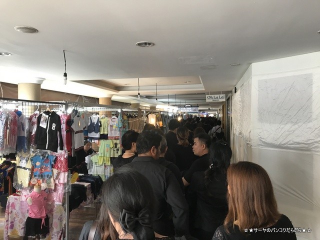 タイ国葬 船着き場 サトーン 豪華客船 (1)