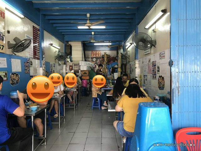 Nai Soon Charoen Nakhon チャルナコン 人気屋台 鴨肉 店内