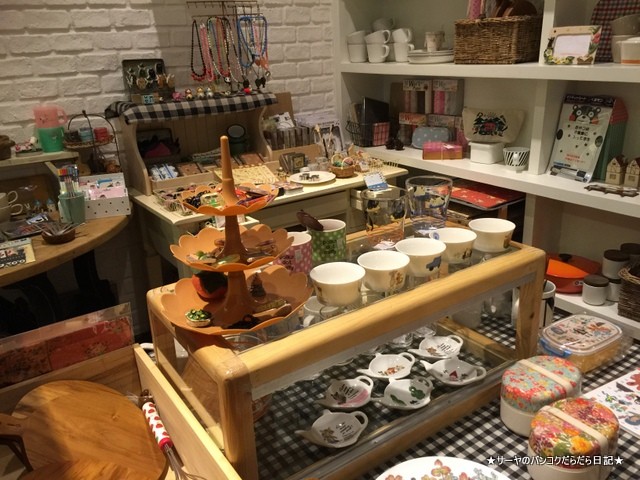 SPOONFUL Zakka Cafe バンコク ランスアン