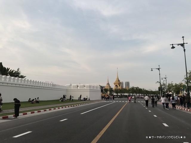 火葬場見学 プミポン国王 王宮前広場 (2)