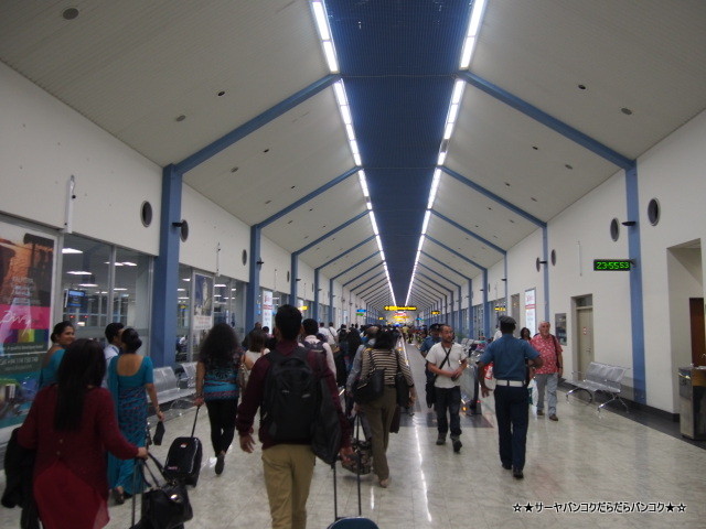 スリランカ 空港 コロンボ タクシー