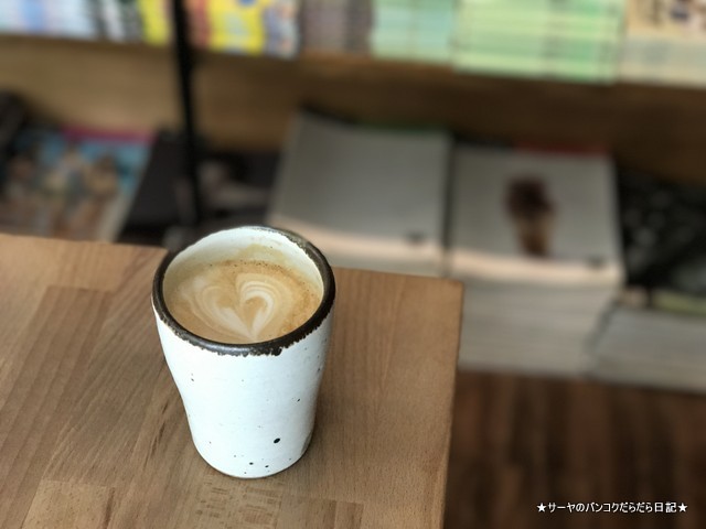 Cafe Daypoets バンコク カフェ スンウィジャイ (7)