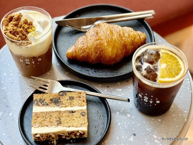 【Roots at Bhiraj EmQuartier】 ~平日限定の穴場!エムクオーティエ直結の絶品カフェ~