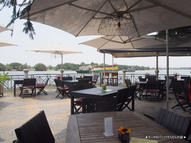 Boat House Restaurant ホーチミン 川沿い