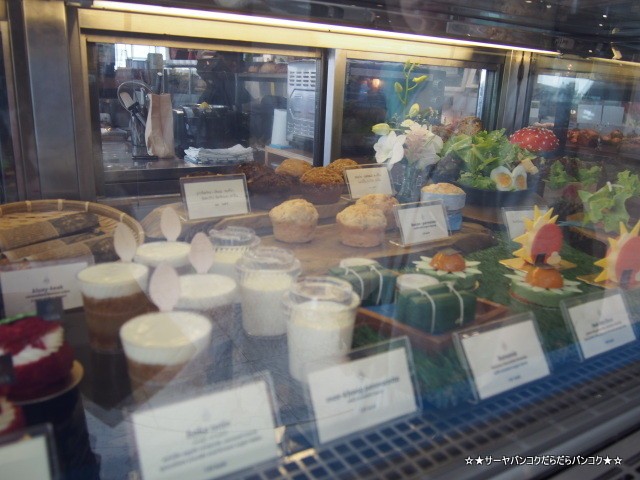 Issaya La Patisserie Emquartier