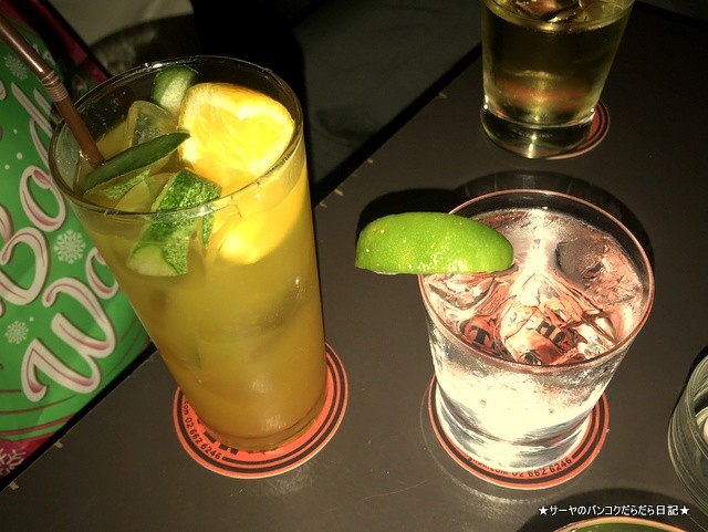 WTF Gallery Cafe トンロー バー ファラン (7)