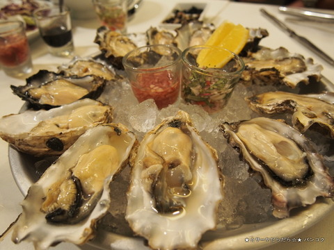 OYSTER BAR Narathiwas soi 24 バンコク