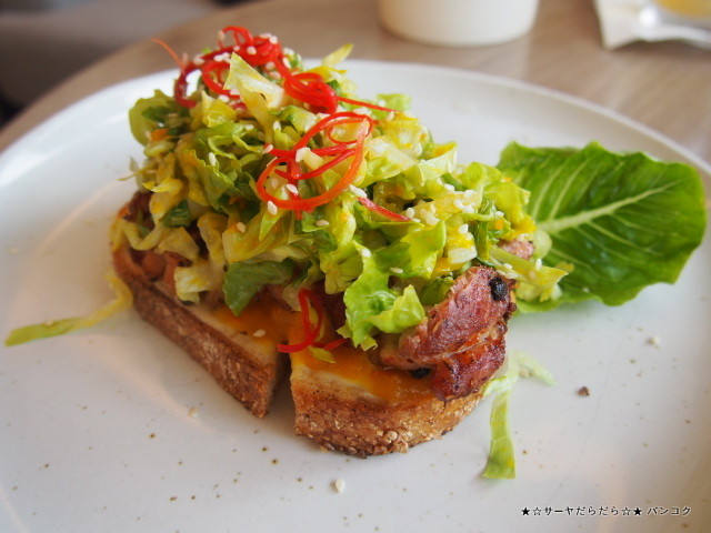 rocket cafe bangkok sukhumvit ロケット バンコク サーヤ
