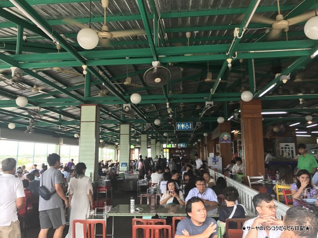 WangMook Seafood 海に面しているレストラン (4)