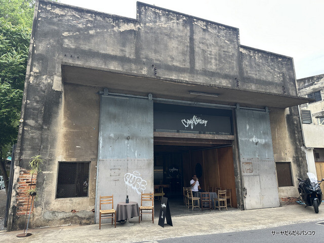 【Craftsman Roastery and Brew Bar】 at Chan Road, Soi 43 ~開放感×インダストリアル ...
