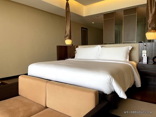Grand Pool Suite, 1 Bedroom Suite 1 King, Sofa (5)