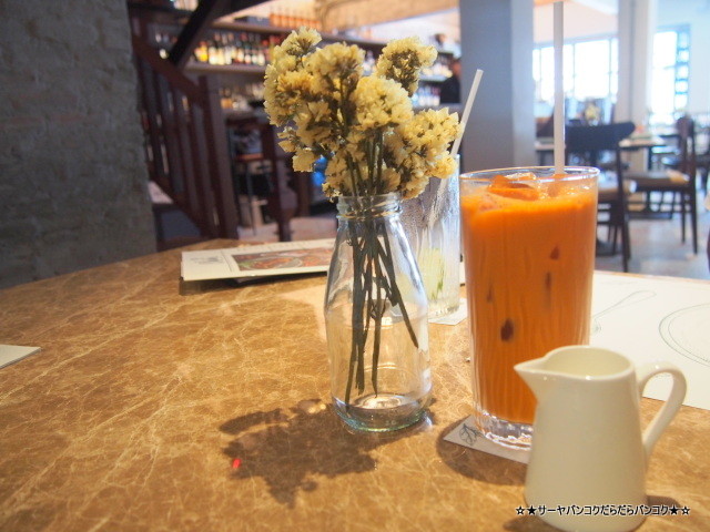 Charm Eatery and Bar タイ料理 バンコク