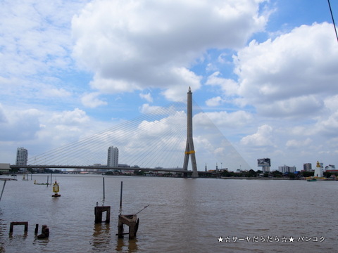 in love bangkok バンコク サーヤ 川沿い