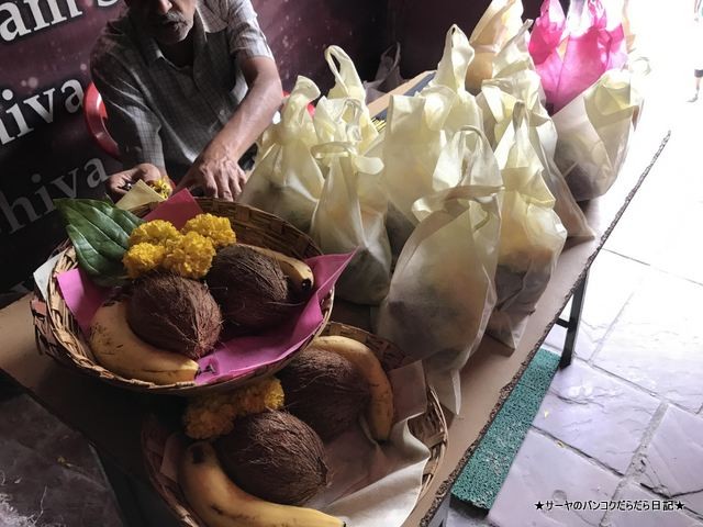 シヴァ寺にあるシヴァ神の像 shivoham shiva temple (3)