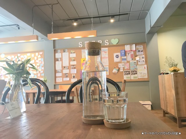 Steps with Theera ekkamai エカマイ カフェ バンコク (4)