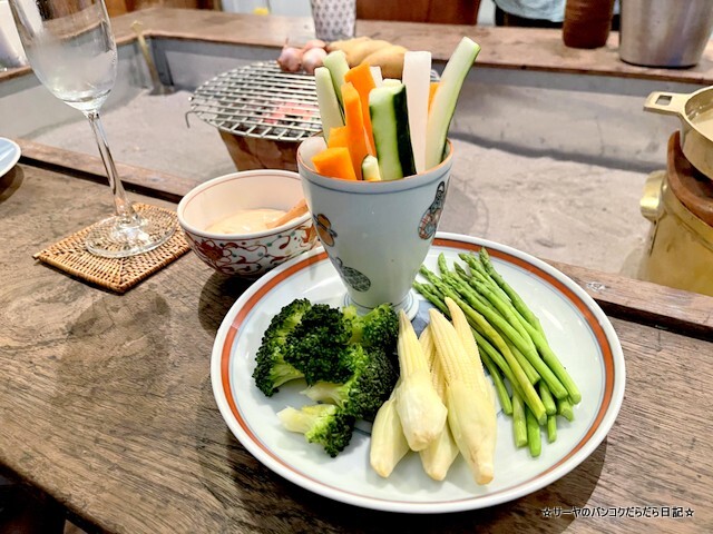 near equal ニアイコール ムーカタ タイ料理 (5)
