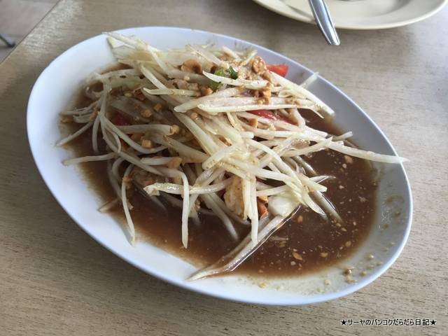 ノムチットガイヤーン エカマイ 老舗 チキン ソムタム (2)