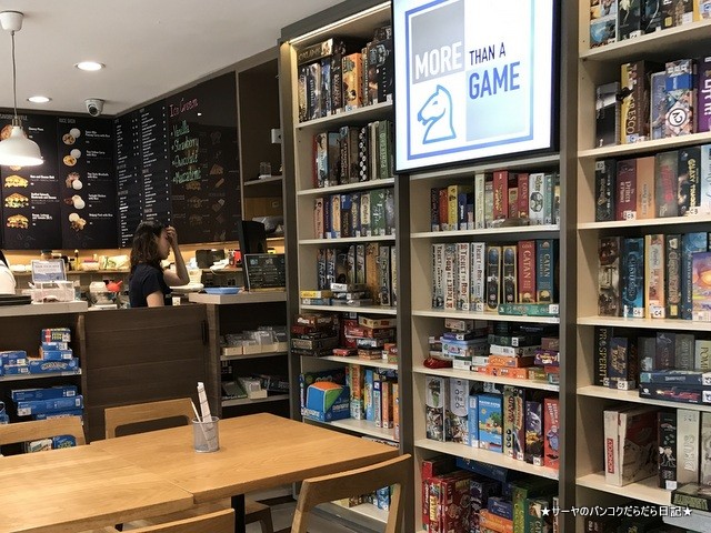 more than game cafe thonglor カフェ Bangkok バンコク (6)