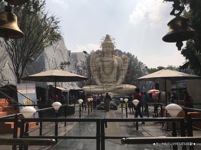 シヴァ寺にあるシヴァ神の像 shivoham shiva temple (10)