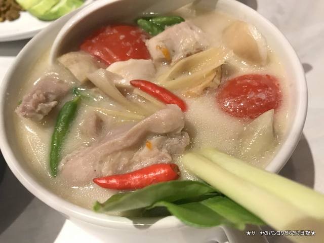 Klangsuan Restaurant 南タイ料理 バンコク トムカーガイ