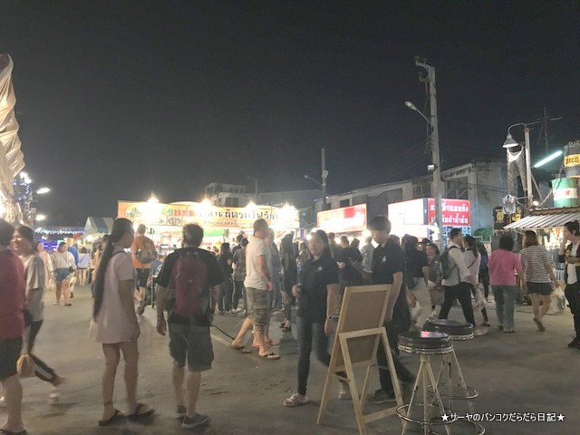 ラチャダー ナイトマーケット ドデカ料理 行列 タイ料理