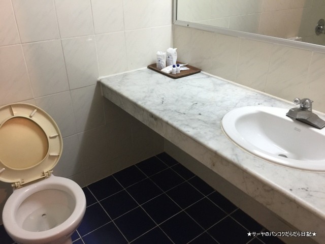 パイリンホテル スコータイ 天皇陛下 Pailyn hotel